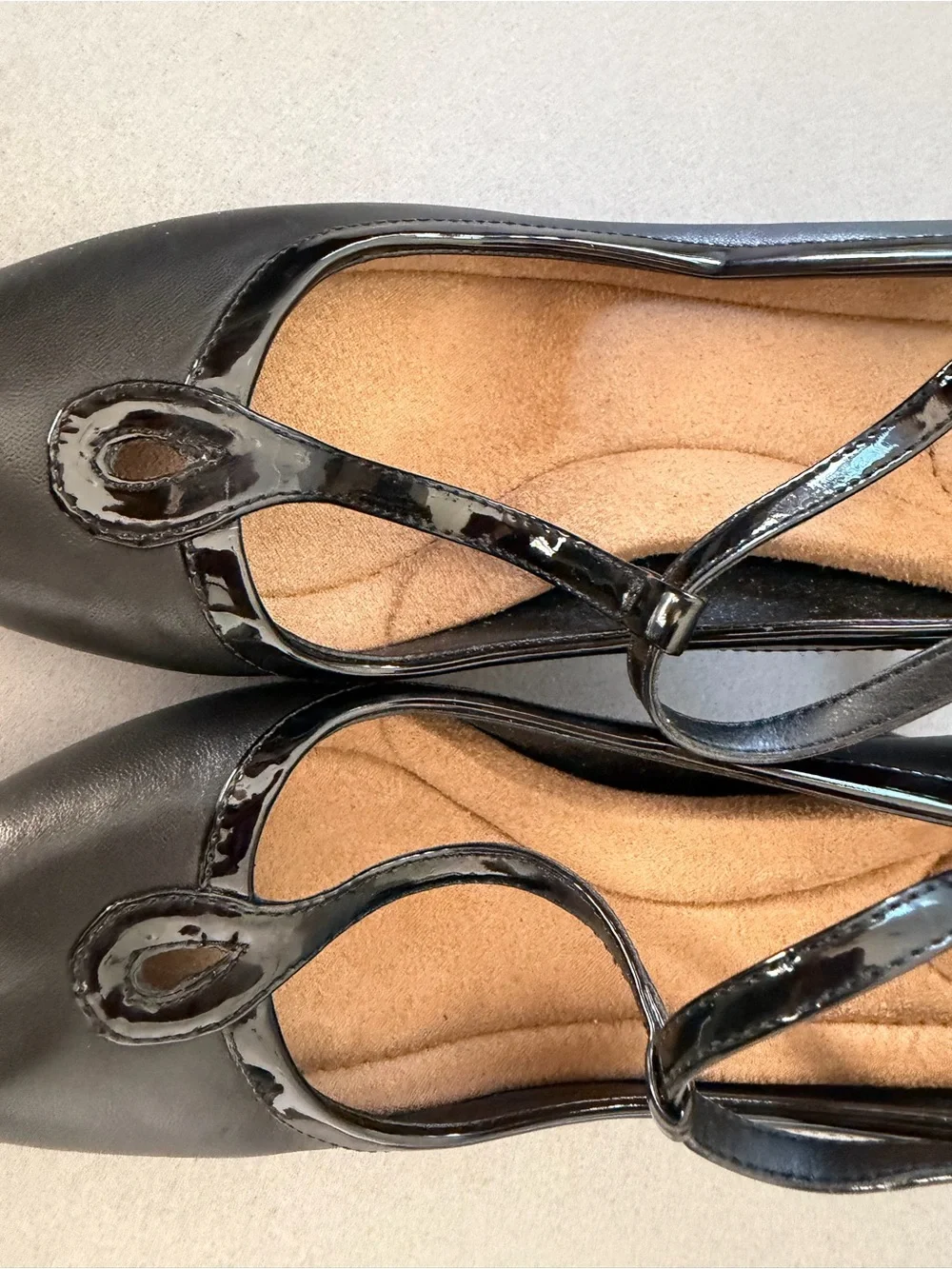 Gianni Bini Black T-Strap Mary Jane Heels Memory Foam Comfort Pumps 8M NWOT